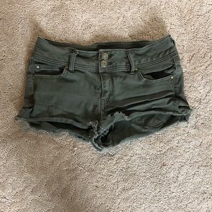 Army green double buttoned shorts